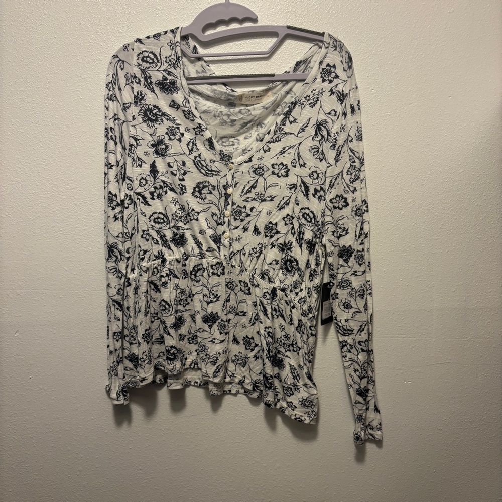 NWT Lucky Brand top Sz small